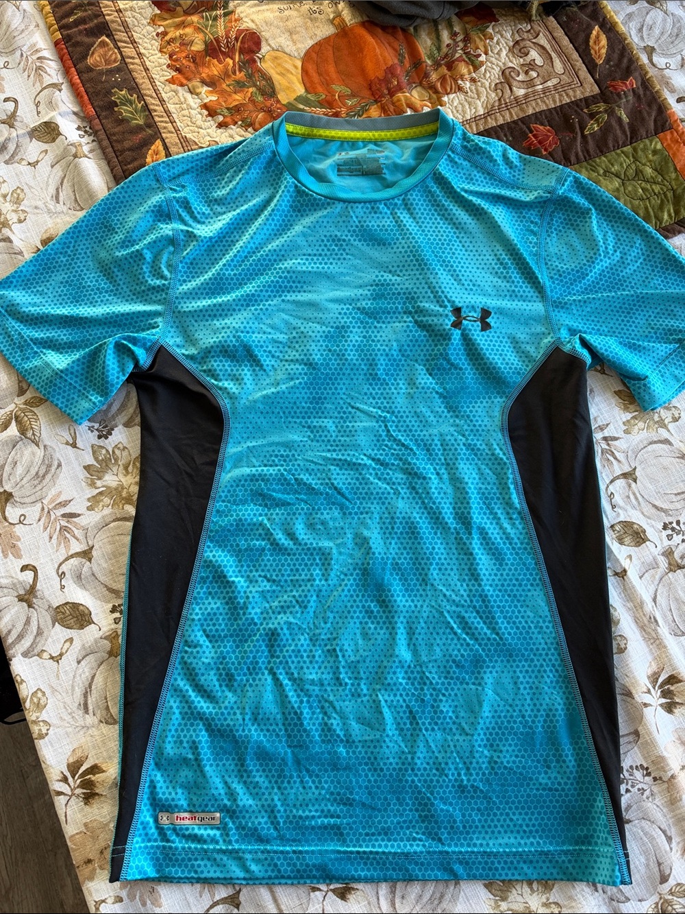 Under Armour Men’s Aqua Blue & Black Short-Sleeve Swim Rash Guard